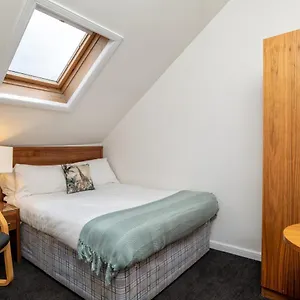Spacious 5-bedroom Townhouse In The West-end Aberdeen