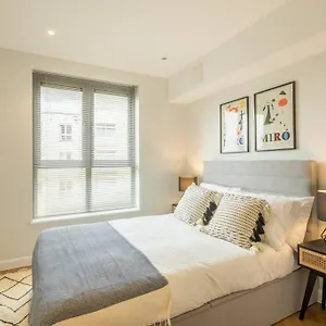 Executive 2br Next To Station + Parking Holiday home Cambridge (Cambridgeshire)