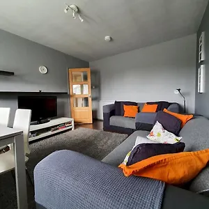 2 Bedroom, Free Parking & Netflix Near Hospitals Aberdeen